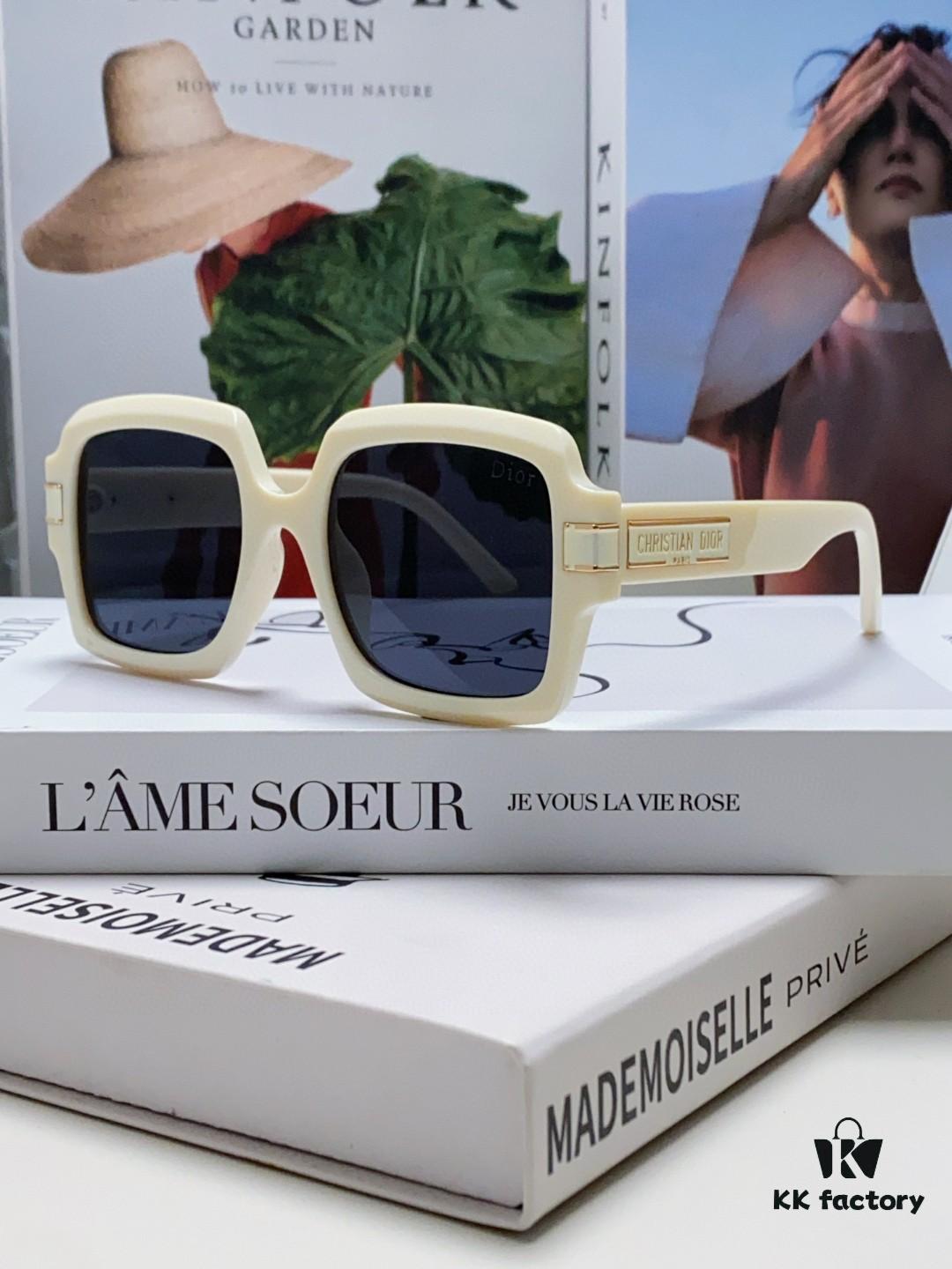 DIOR Street Snap Retro Stylish and Avant-garde Signature Unisex Square Sunglasses