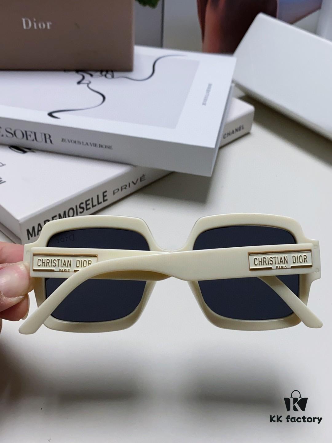 DIOR Street Snap Retro Stylish and Avant-garde Signature Unisex Square Sunglasses