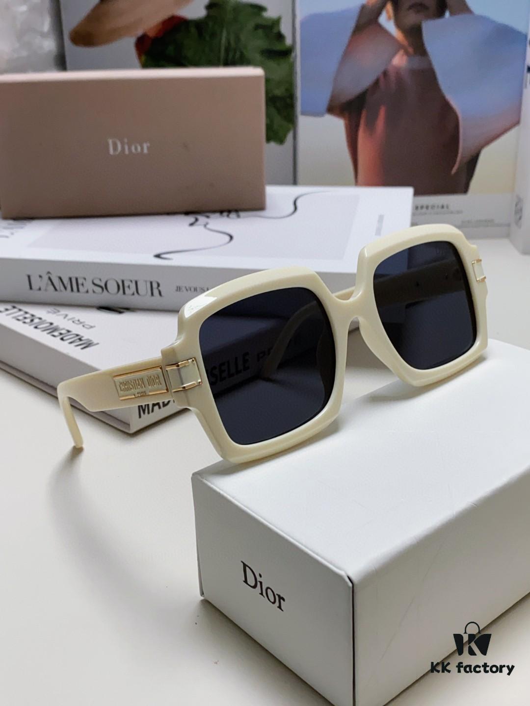 DIOR Street Snap Retro Stylish and Avant-garde Signature Unisex Square Sunglasses