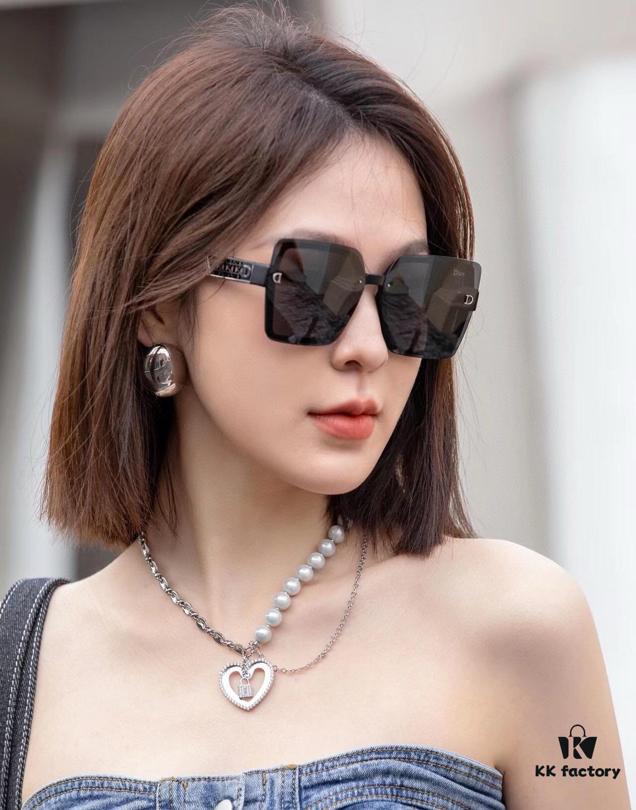 【DIOR】2024 Spring New Arrival Trendy Fashion Square Polarized Sunglasses High-Quality Comfortable Wear Influencer Style Women's HD Thickened Polarized Sunglasses 🕶️ High-Quality TR Frame Model: CD1086