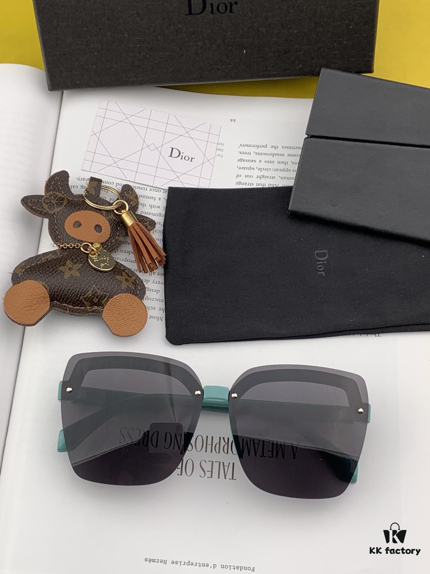 DIOR 2024 Spring New Arrival Square Sunglasses, Favored by Influencers for Their Stunning Look and Premium Metal Finish