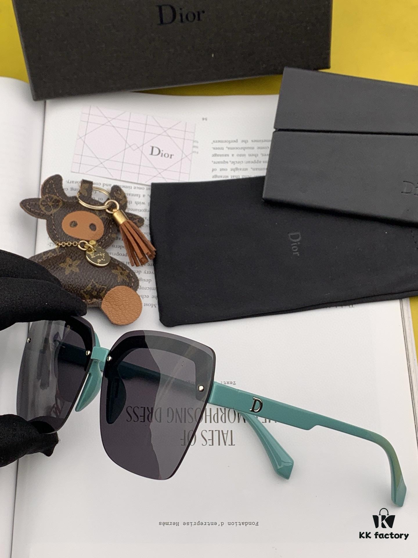 DIOR 2024 Spring New Arrival Square Sunglasses, Favored by Influencers for Their Stunning Look and Premium Metal Finish