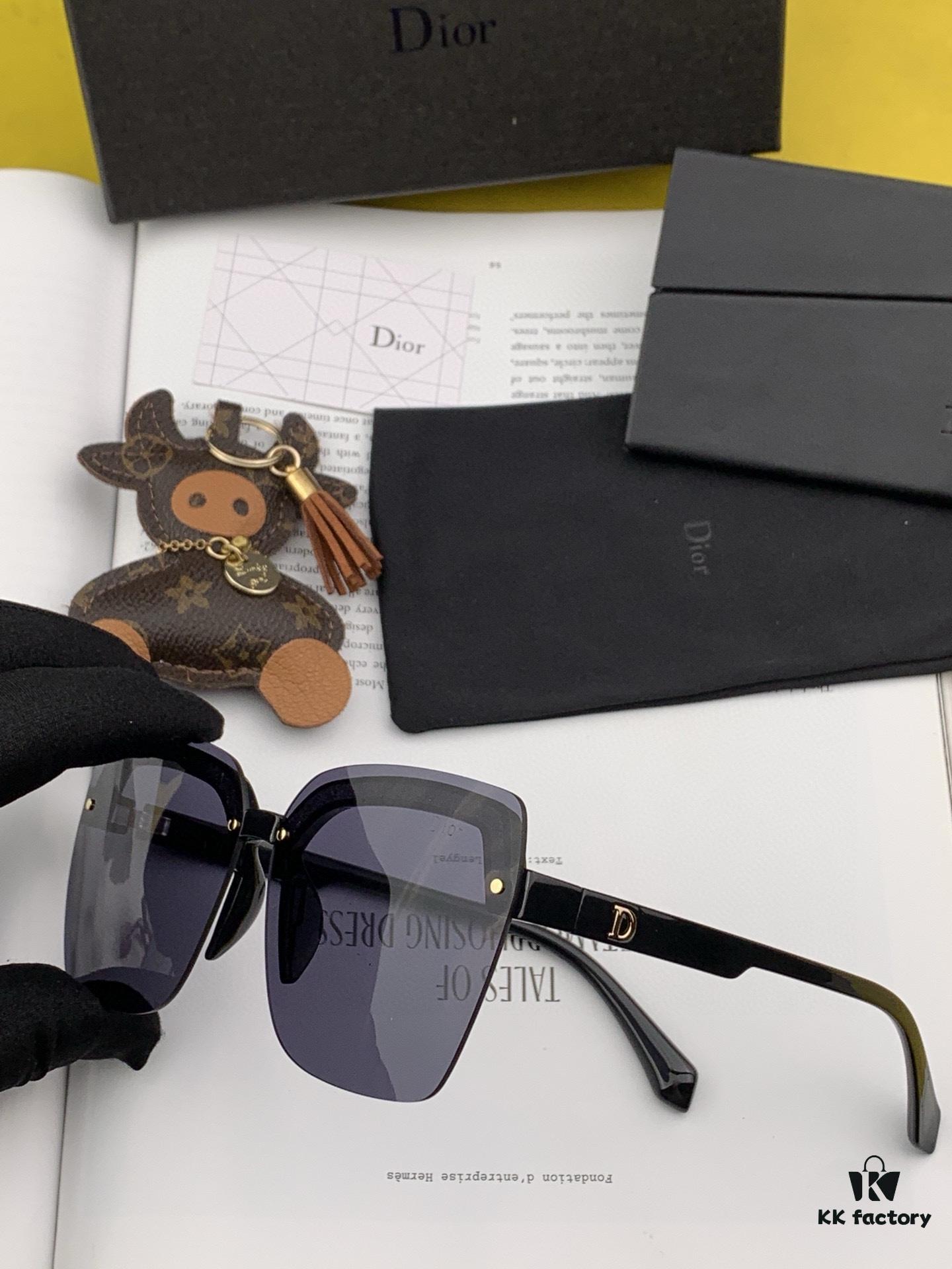 DIOR 2024 Spring New Arrival Square Sunglasses, Favored by Influencers for Their Stunning Look and Premium Metal Finish