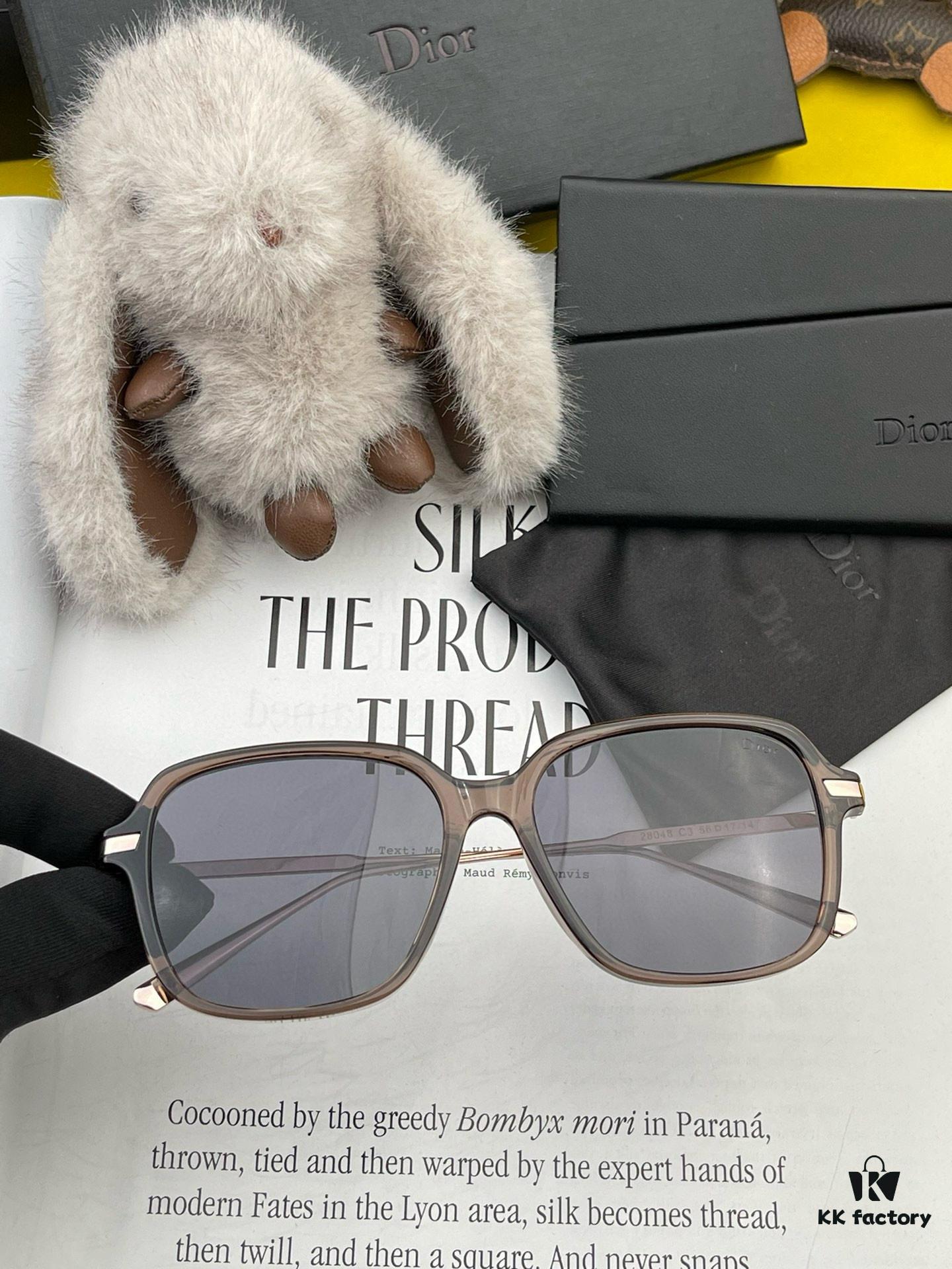 DIOR New Model Aviator Sunglasses, Celebrity-Favorite Unisex Pilot Shades, Model: CD82804