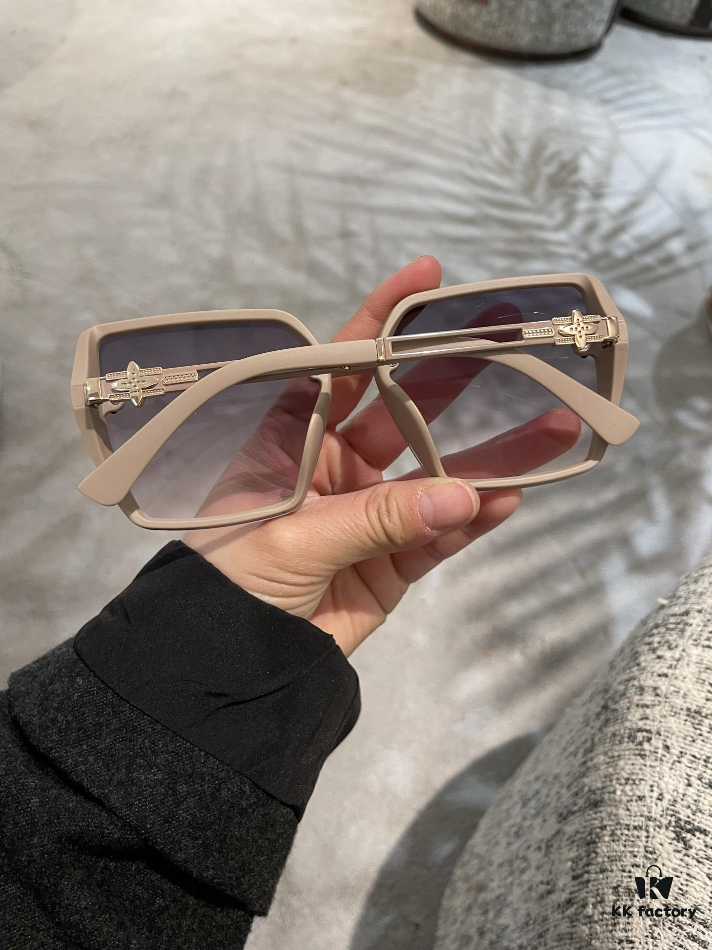 Dior Polarized Resin Sunglasses 😎 New Style Little Princess Sun Glasses, Reducing Glare and Blocking Harmful Radiation 🥰 Essential Fashion Accessory for Travel and Daily Wear 🌸 Suitable for Driving 🧐 Brand Philosophy - Trends Come and Go, but Style Remains Eternal 🥳