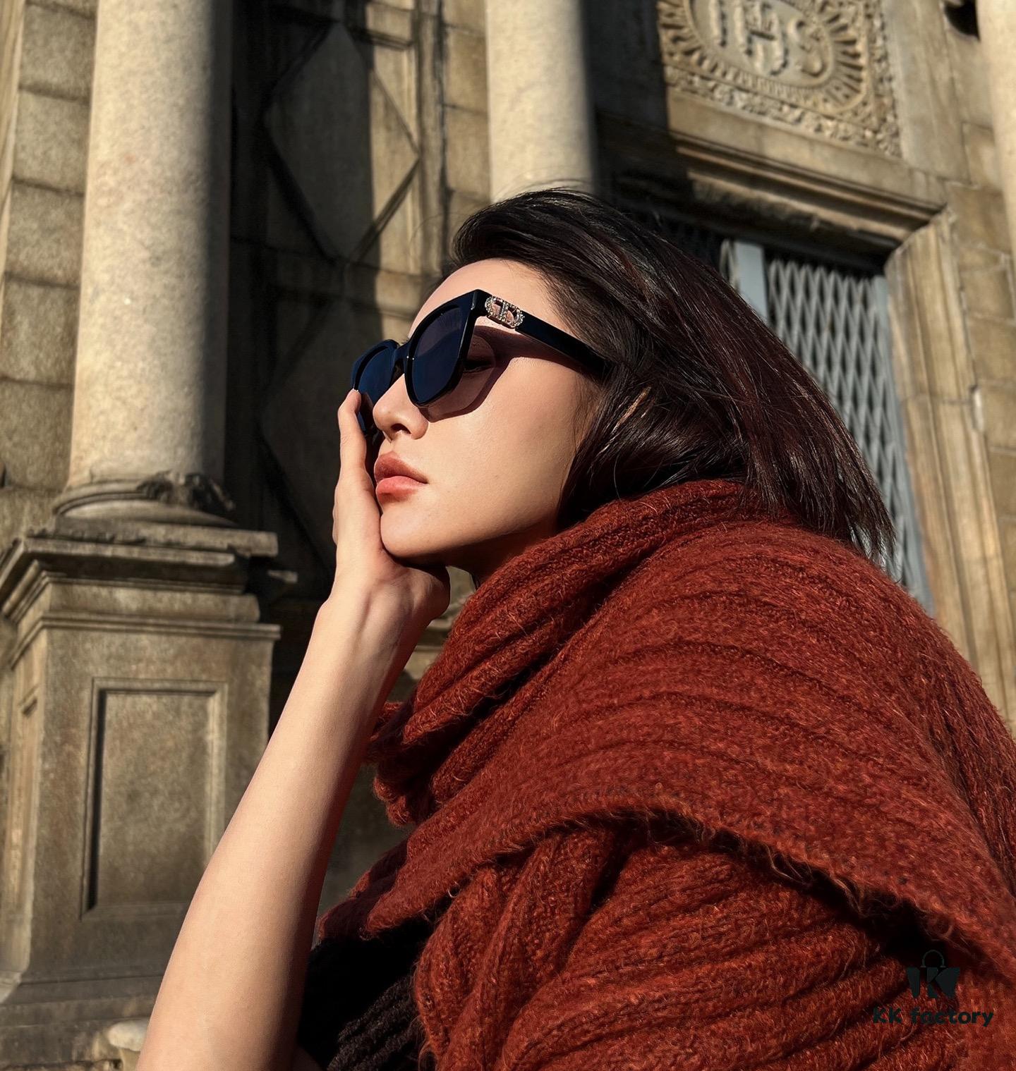 【DIOR】2025 Spring New Arrival Trendy Fashion Square Polarized Sunglasses High-Quality Comfortable Wear Unisex Influencer Style UV Protection Thickened Lenses for Women 🕶️ High-Quality TR Frame Model: CD2908