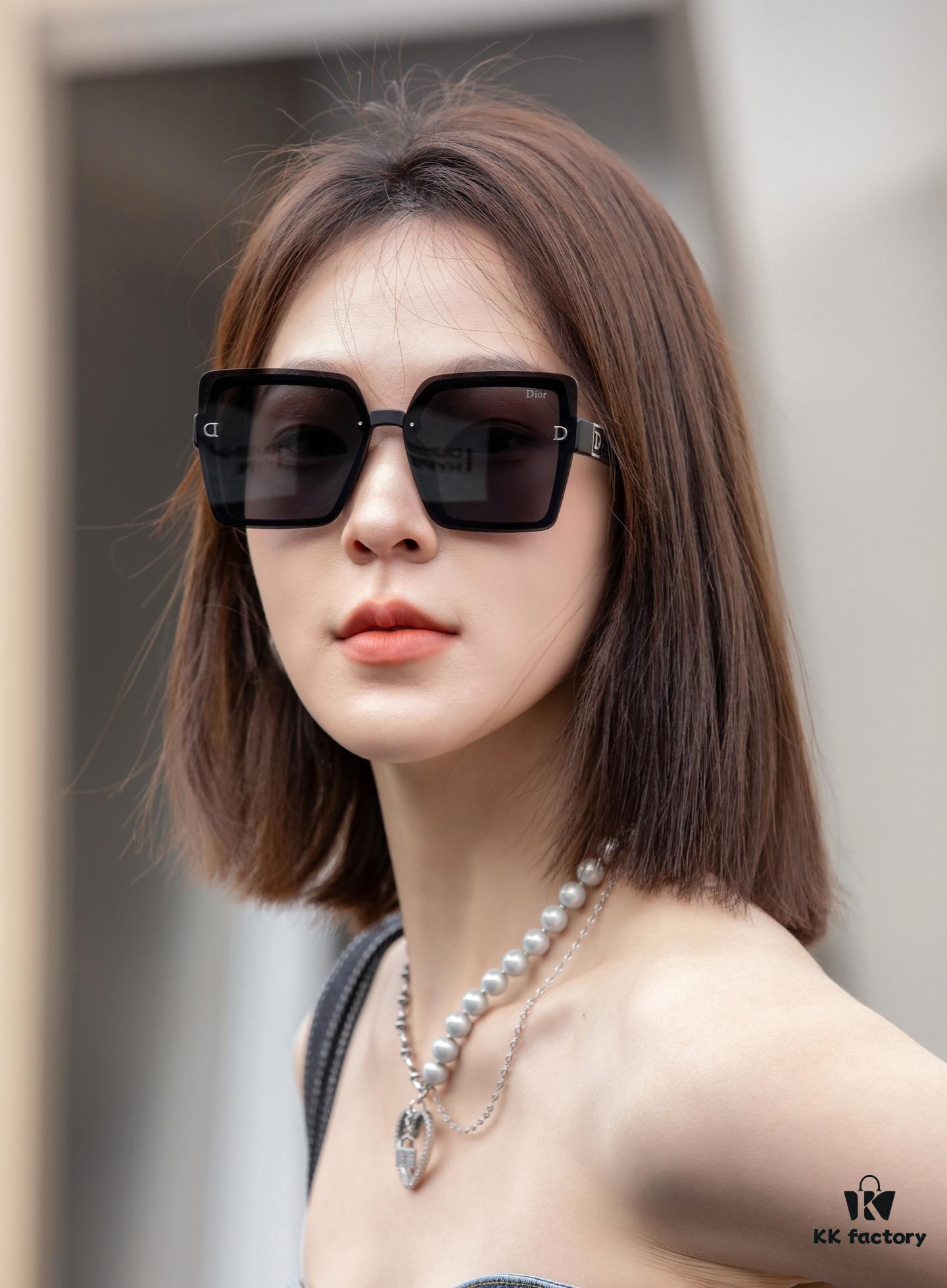 【DIOR】2025 Spring New Arrival Trendy Fashion Square Polarized Sunglasses High-Quality Comfortable Wearable Influencer Popular Style Women's HD Thickened Polarized Sunglasses 🕶️ High-Quality TR Frame Model: CD1086
