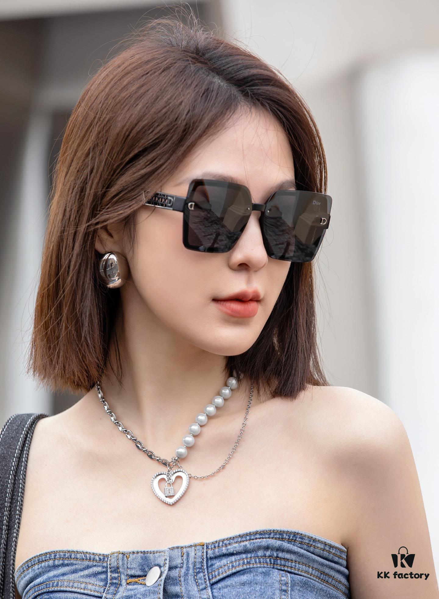 【DIOR】2025 Spring New Arrival Trendy Fashion Square Polarized Sunglasses High-Quality Comfortable Wearable Influencer Popular Style Women's HD Thickened Polarized Sunglasses 🕶️ High-Quality TR Frame Model: CD1086