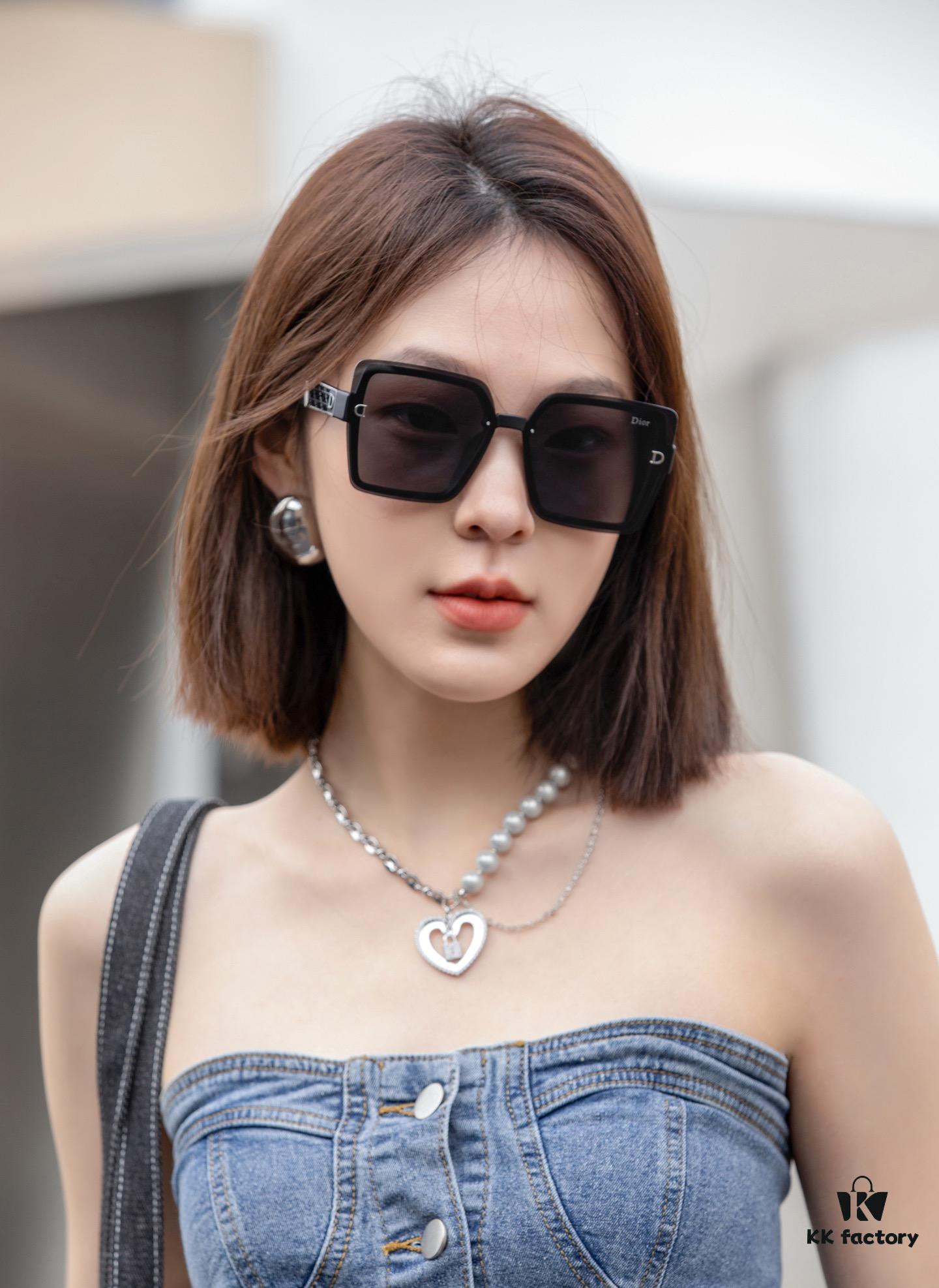【DIOR】2025 Spring New Arrival Trendy Fashion Square Polarized Sunglasses High-Quality Comfortable Wearable Influencer Popular Style Women's HD Thickened Polarized Sunglasses 🕶️ High-Quality TR Frame Model: CD1086