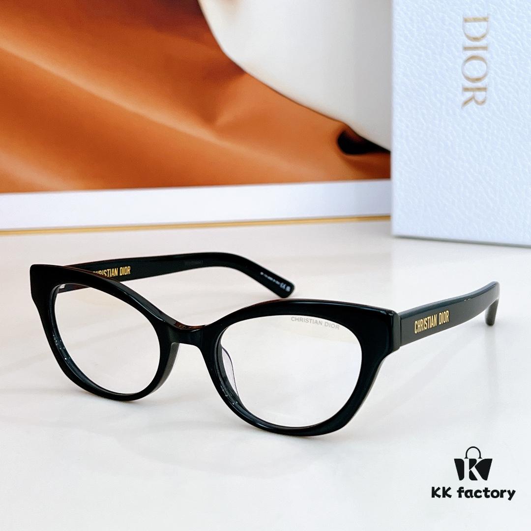 105 DIOR Midnight B2I Sunglasses