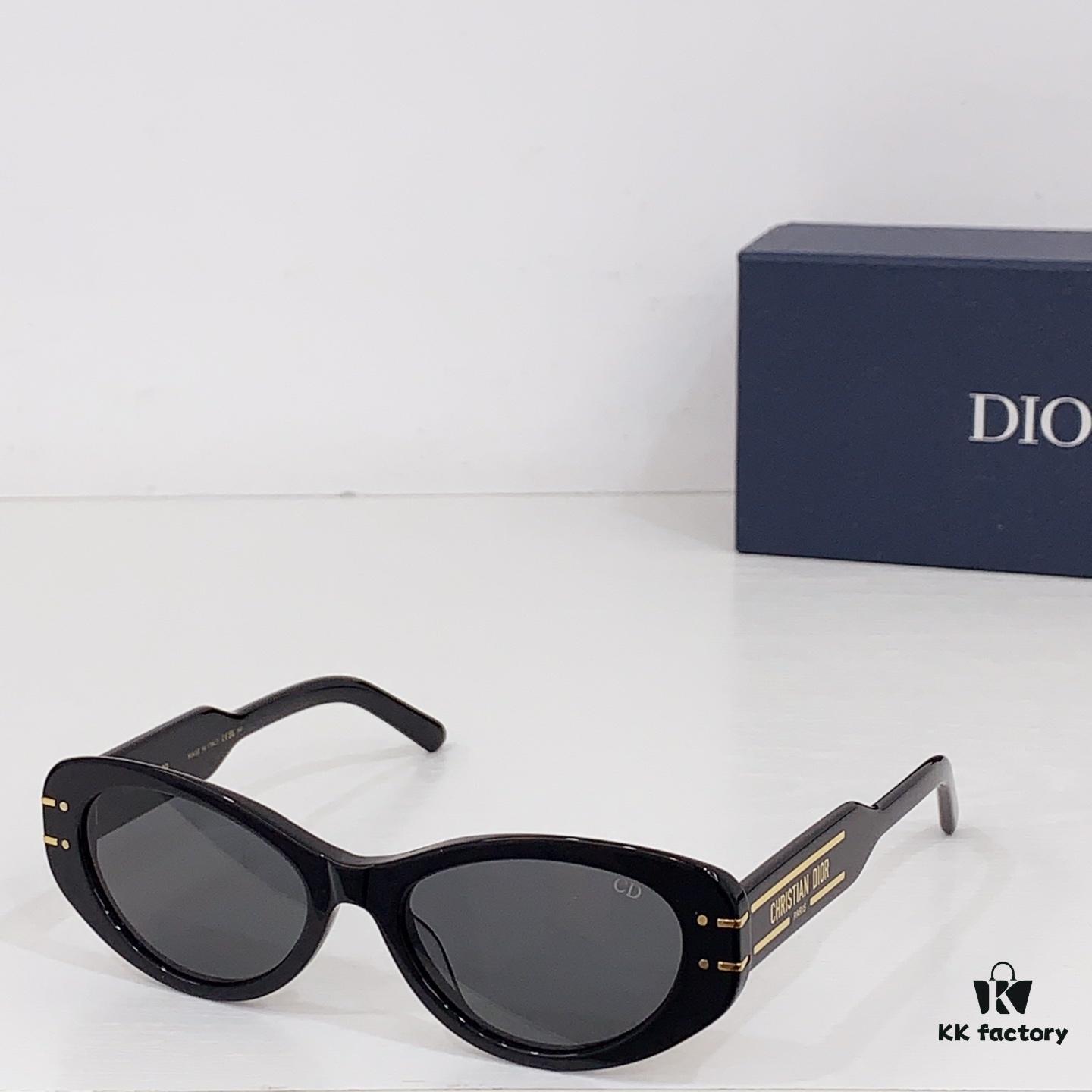 135 DIO * Dior Signature B8U Sunglasses
