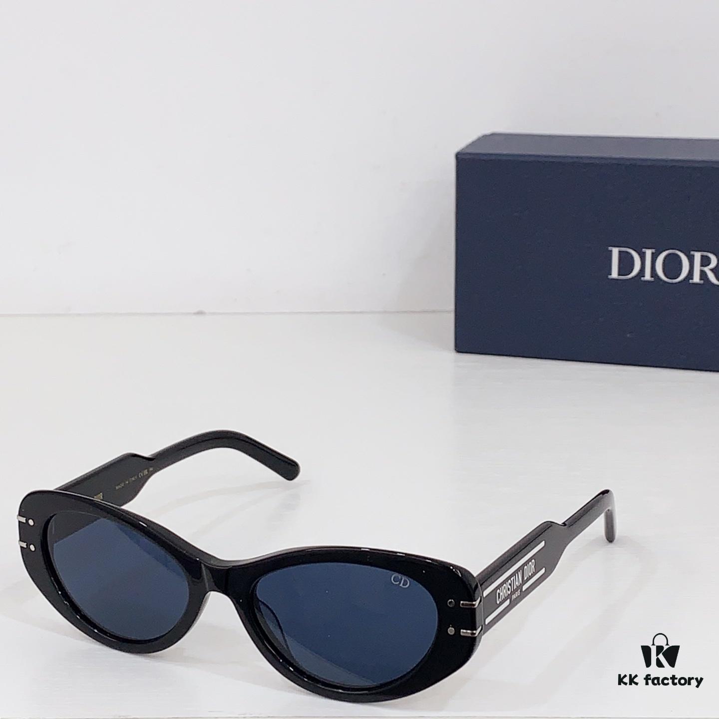 135 DIO * Dior Signature B8U Sunglasses