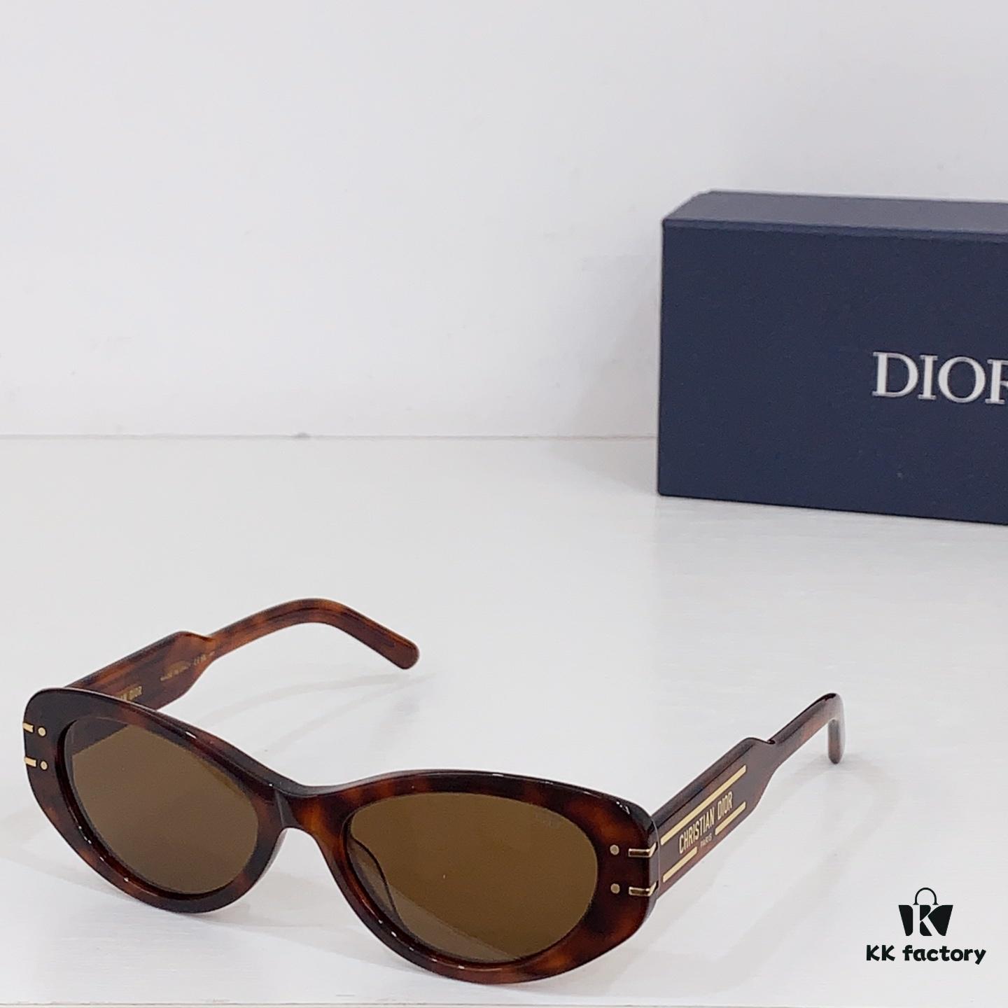 135 DIO * Dior Signature B8U Sunglasses