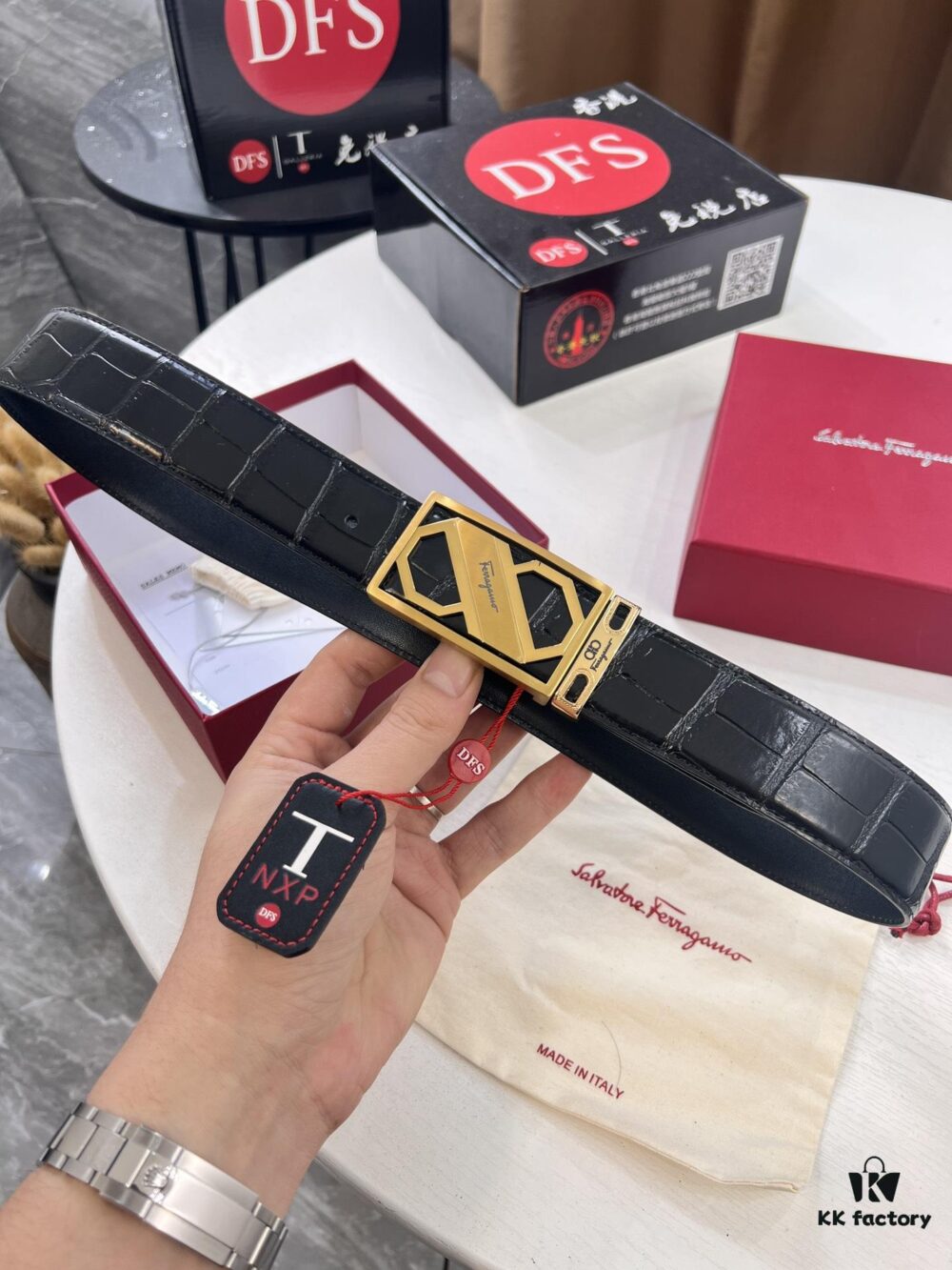 Top-tier Salvatore Ferragamo Men's Crocodile Pattern Genuine Leather Belt, Hong Kong Duty-Free Gift Box, Original 8-Shaped Hardware, German Manufactured, NFC Chip Enabled