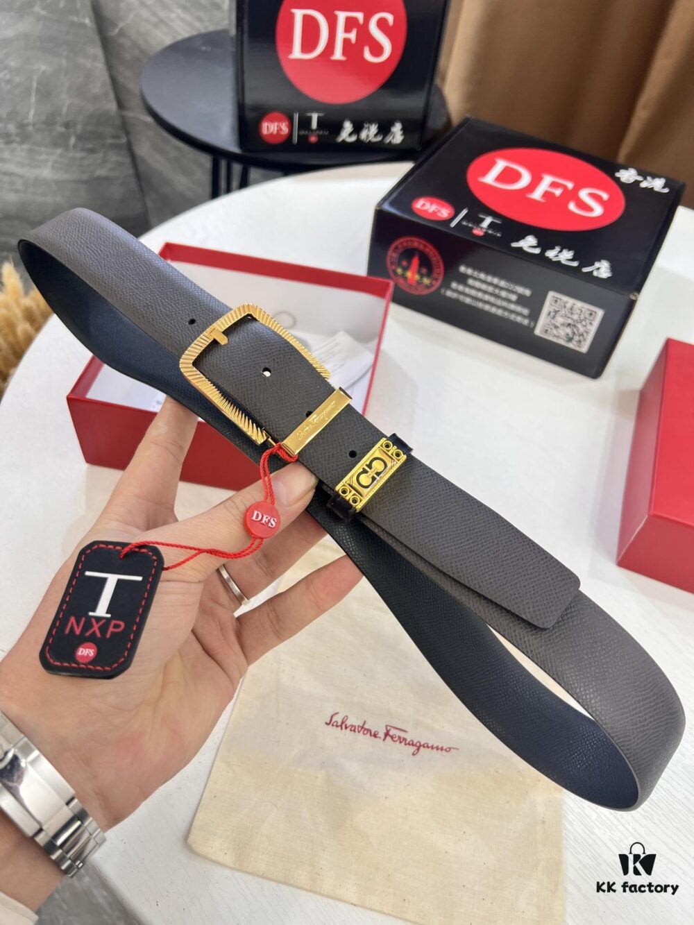 Ferragamo Men's Belt, Genuine First-Layer Cowhide with Palm Pattern, Reversible Design, 3.5cm Width, Stainless Steel '8' Shape Pin Buckle