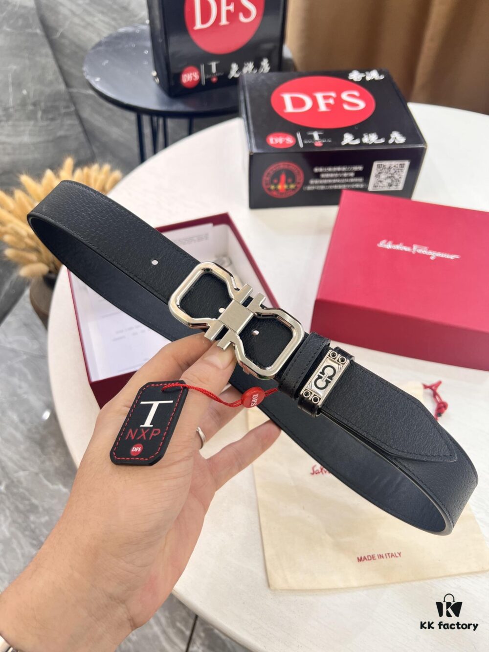 Salvatore Ferragamo Belt, Hong Kong Duty-Free Gift Box 🎁 (NXP RFID Tag with Official Website Verification, Authentic Anti-Counterfeit Chip)