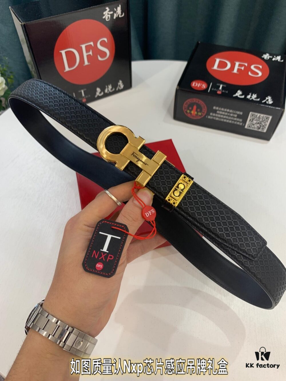 Arrival 🎺🎺 Authentic Photography, Ferragamo Automatic Series Men's Belt, ZP Molded 8-Shaped Beveled Pattern with Stainless Steel Hardware, Business Belt, Imported Small Ferragamo Mesh Pattern Top-Grain Calfskin, Automatic Tooth Adjustment, Width 3.5 cm