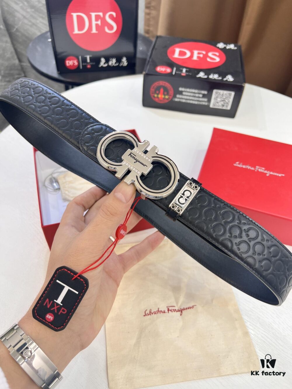 Top-tier Salvatore Ferragamo Belt, Hong Kong Duty-Free T Gift Box, Anti-Counterfeit QR Code Authentication, New '8' Shaped Original Hardware, Precision Craftsmanship, Genuine Logo Steel Stamp, Imported Embossed Top-Grain Calfskin from German OEM Manufacturer