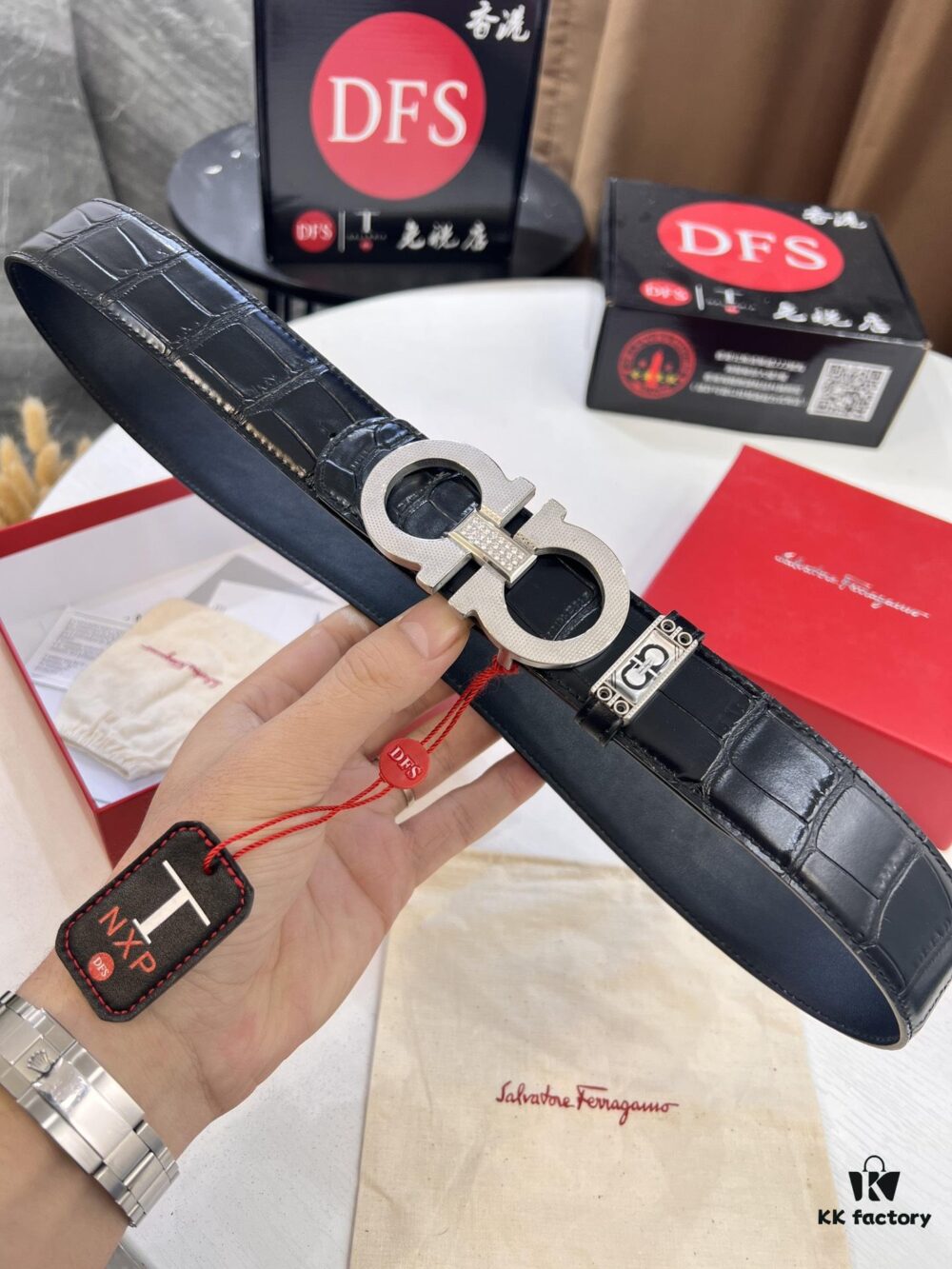 Top-tier Salvatore Ferragamo Men's Crocodile Pattern Genuine Leather Belt, Original 8-Shaped Hardware, German Manufactured, Hong Kong Duty-Free Gift Box