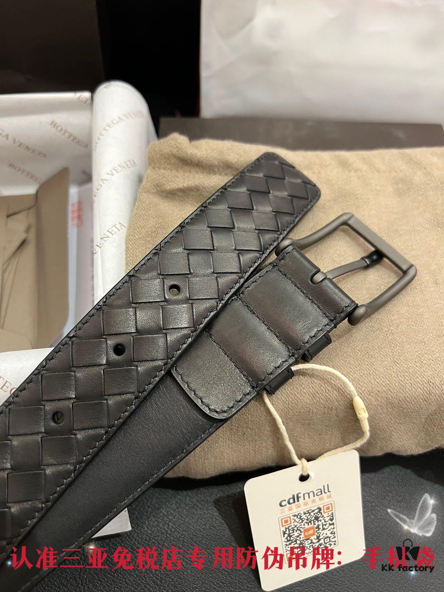 Shipped in Real Shot 🌎 CDF Sanya Tax-Free Genuine Boxy Bag, Bv Classic Series Cabinet Gift Box, Imported Calfskin Leather, Counter Synchronized Version