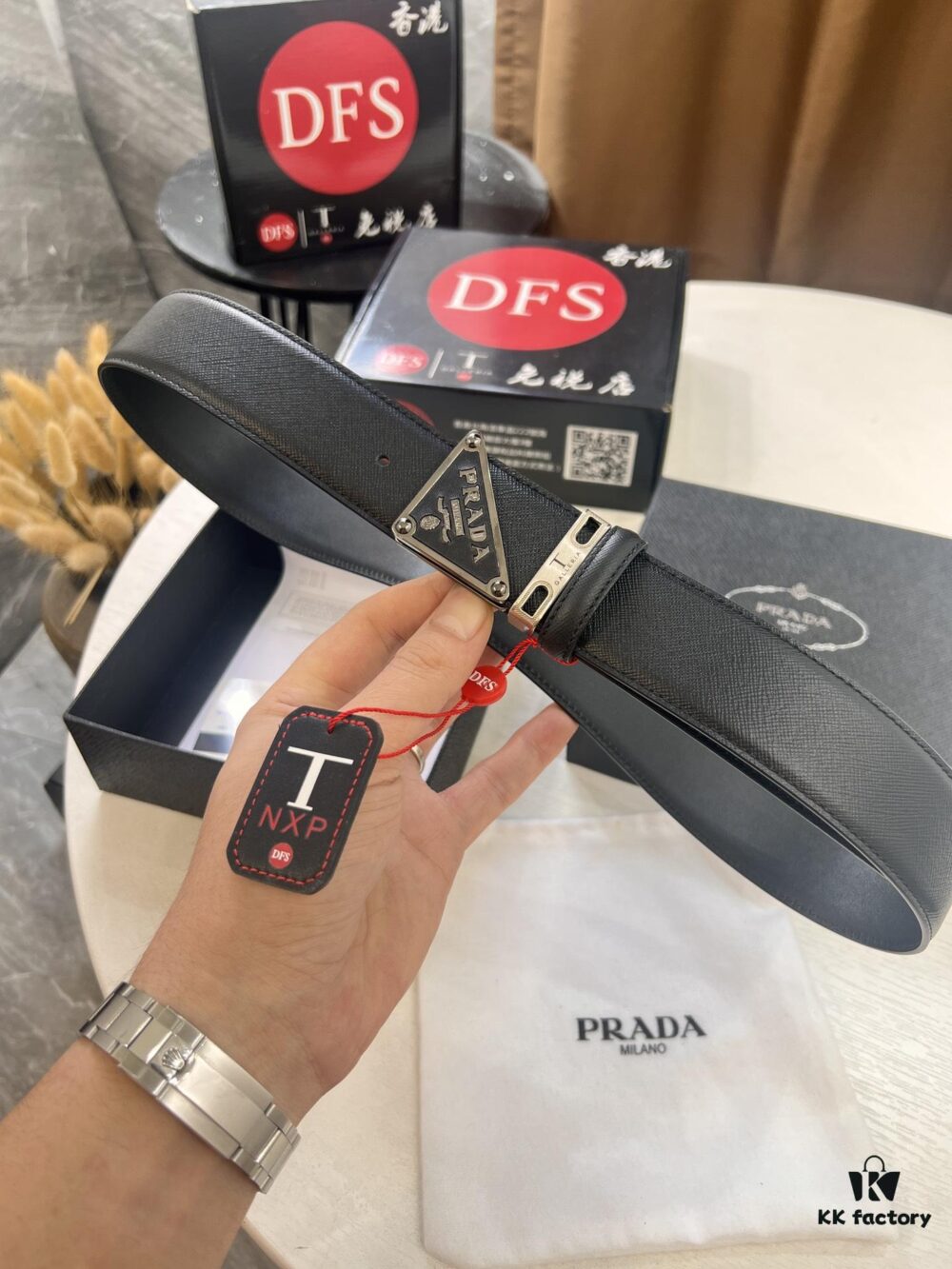 Prada Style Hong Kong Duty-Free Gift Box (NXP Tag with Anti-Counterfeit Chip, Official Website Verifiable), Square Buckle Metal Hardware, Electroplated and Polished Finish, Men's Popular Belt for Formal Wear