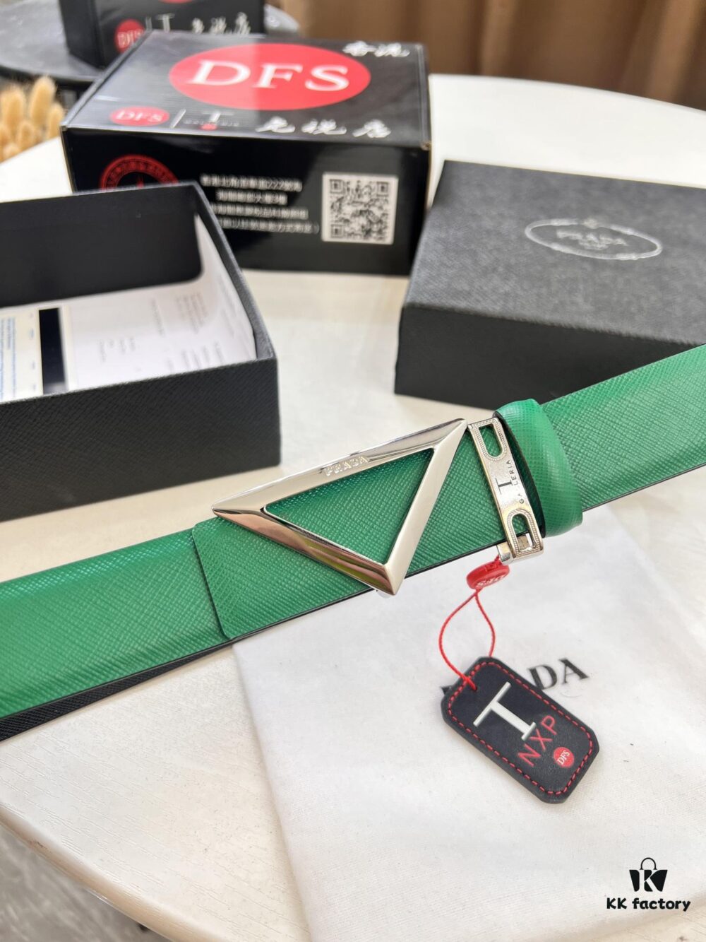 Prada V, Hong Kong Duty-Free Gift Box 🎁 (NXP RFID Tag with Official Website Verification, Genuine Anti-Counterfeit Chip) Triangle Buckle Hardware, Electroplated and Polished Finish, Popular Unisex Reversible Belt