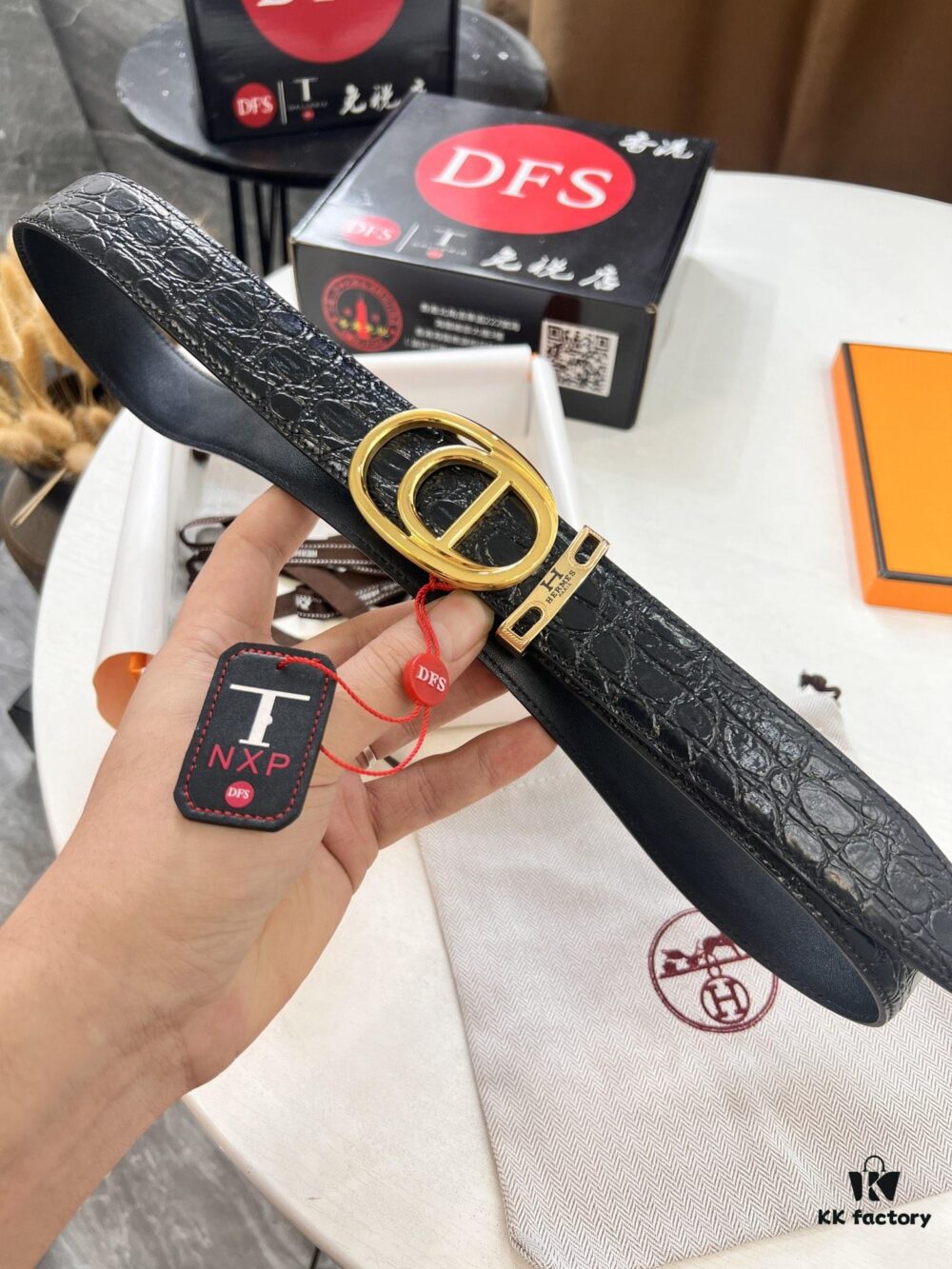 Hermès HH Original Factory Order, Hong Kong Duty-Free Gift Box (NXP Hangtag with Official Website Authentication, Genuine Anti-Counterfeit Chip), Italian Custom Imported Top-Grain Crocodile-Textured Leather, Automatic Buckle, Smooth Calfskin, Fashion Show Style, Duty-Free Purchase Level, Comparable to Authentic, 3.5cm Width