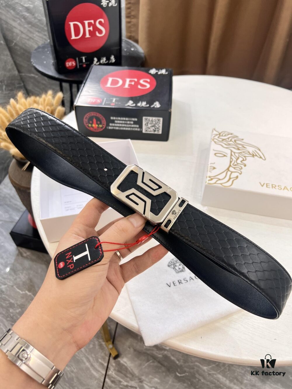 Versace-style Crocodile Grain Top-layer Calfskin Belt, Hollow Stainless Steel Hardware, 3.8cm Width, Dual-sided Wear, Fashion Show Style