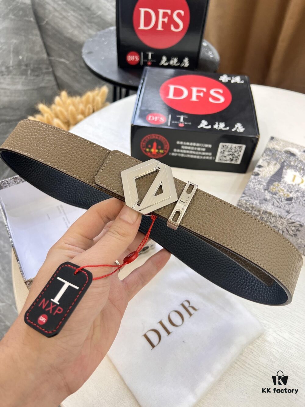 Dior D Belt, Hong Kong Duty-Free Gift Box 🎁 (NXP Tag with Authenticity Chip, Official Anti-Counterfeit Verification)