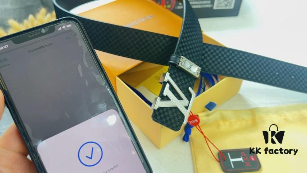 New LV-style Checkered Palm Texture Full-Grain Leather Belt, Fashion Casual Style, Available on Official Website