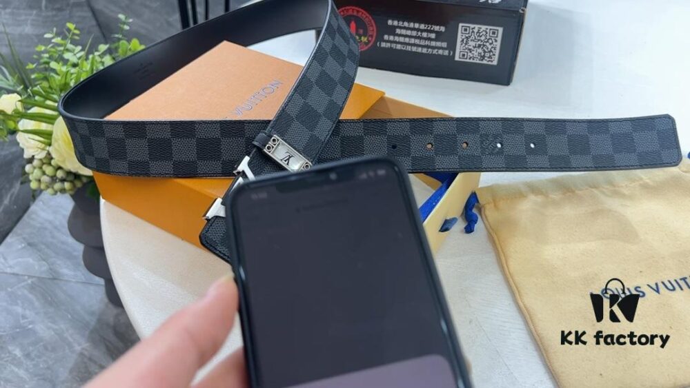 LV New Checkered Leather Belt, Fashion Casual Style with Video Anti-Counterfeiting Sensor Online
