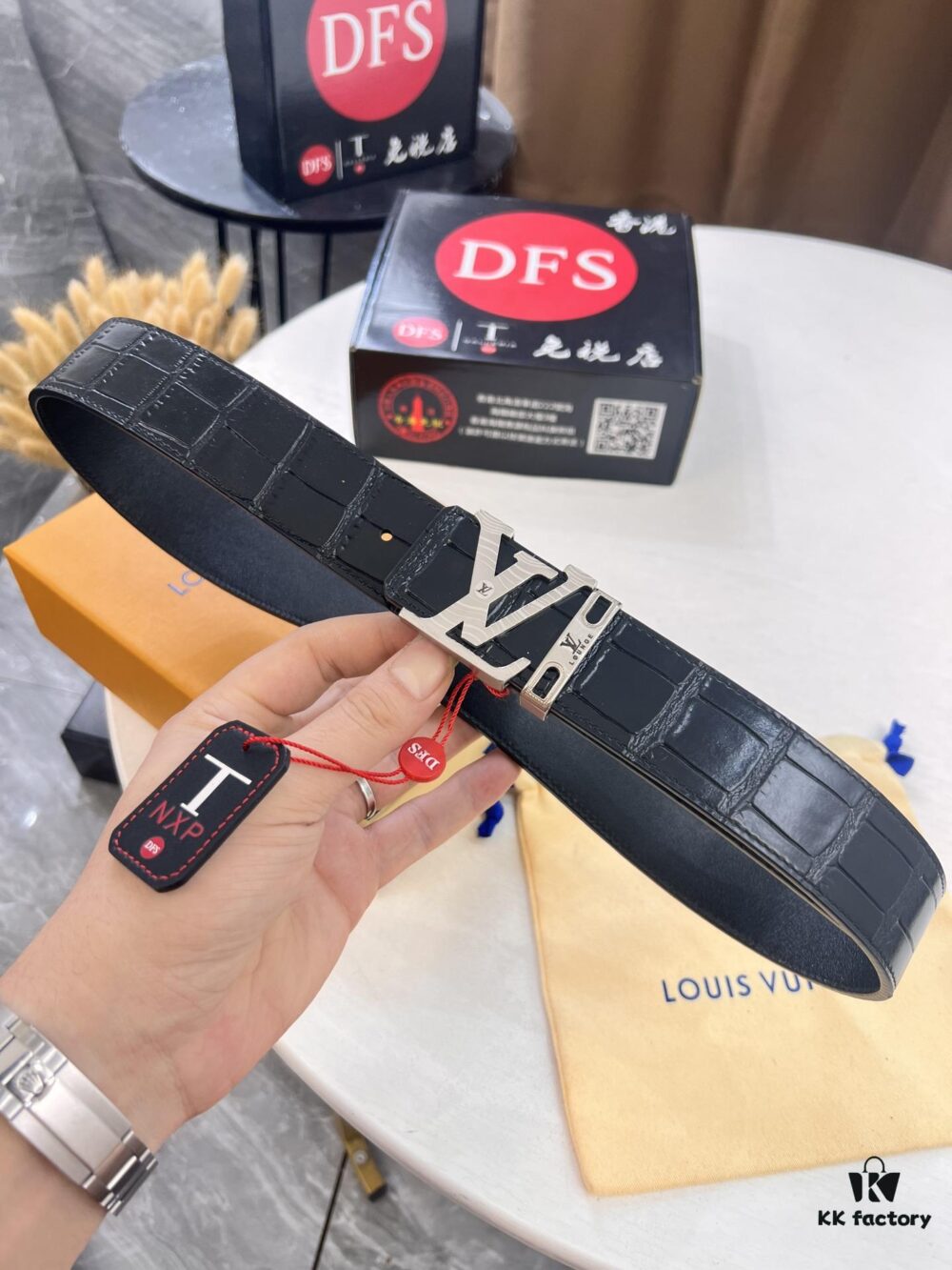 Top-Tier Leather Belt, Original Factory Premium Hong Kong Duty-Free T Gift Box (NXP RFID Tag with Website Verification, Authentic Anti-Counterfeit Chip), Genuine LV Louis Vuitton Style