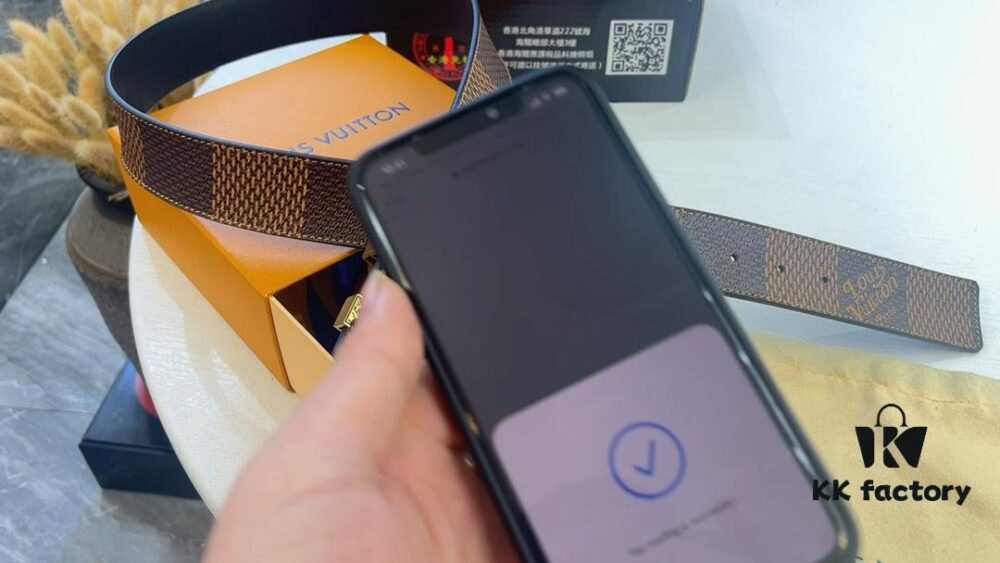 LV New Checkered Leather Belt, Fashion Casual Style with Video Anti-counterfeiting and Network Authentication