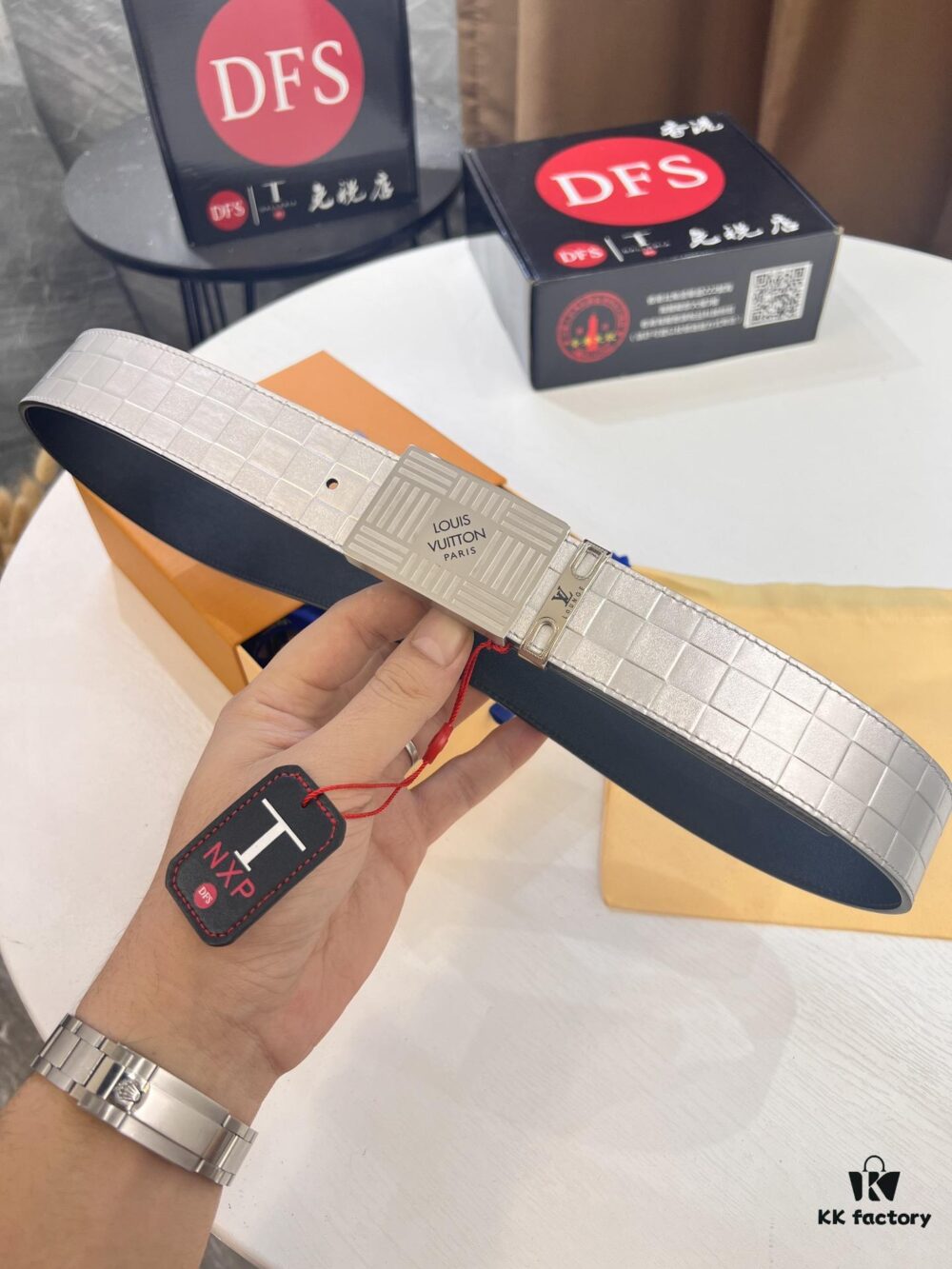 Top-Tier Louis Vuitton LV Men's Leather Belt, 3.8cm Width, Imported South African Cowhide with Grid Texture, Full-Grain Leather, Stainless Steel Buckle, Duty-Free Authenticity Verified