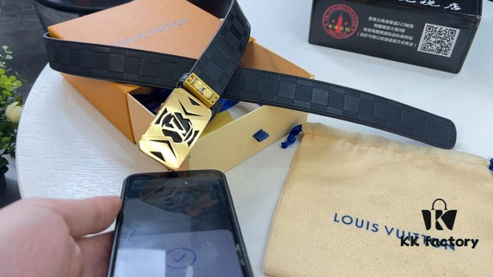 LV New Checkered Leather Belt, Fashion Casual Style with Video Anti-counterfeiting Induction Network