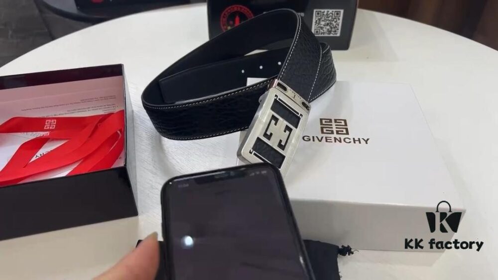 Givenchy-Style Hardware Made of Stainless Steel, Top-Layer Cowhide with Elephant Embossing, Original Factory OEM