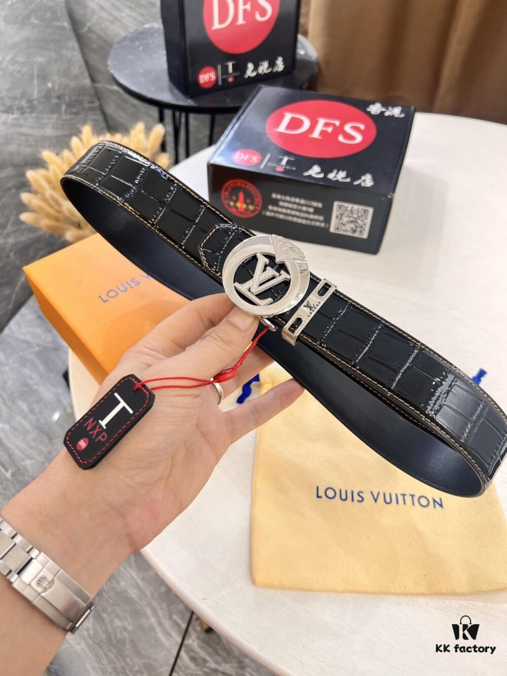 LV Men's Belt, Latest ZP Mold Design, Imported Crocodile Grain Cowhide Leather, 4.0cm Width, Heavy-Duty Steel Buckle with NXP Anti-Counterfeit Chip