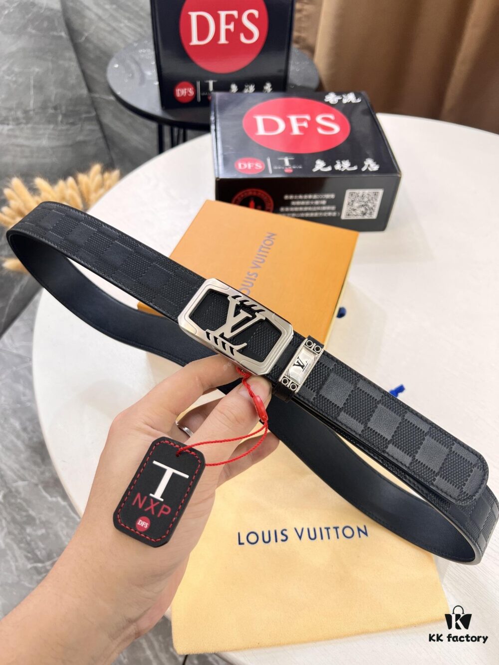 Louis Vuitton Automatic Buckle Belt, Top-Quality Genuine Leather, Imported Grain Calfskin with Fine-Textured Cowhide, 3.5cm Width, Smooth Slide Mechanism, LV Stainless Steel Hardware