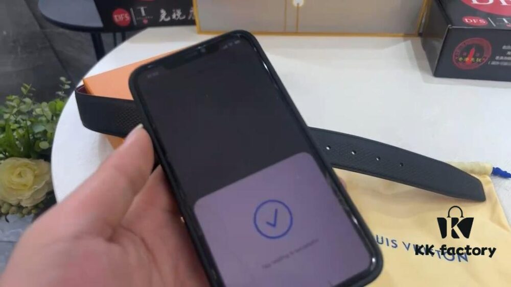 Top Grain Cowhide, Premium Quality Leather, LV Double-Sided Usage, New Stainless Steel Hardware