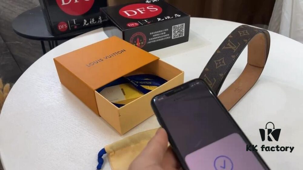 LV New Checkered Leather Belt, Fashion Casual Style with Video Anti-Counterfeit Authentication and Network Sensing Entry