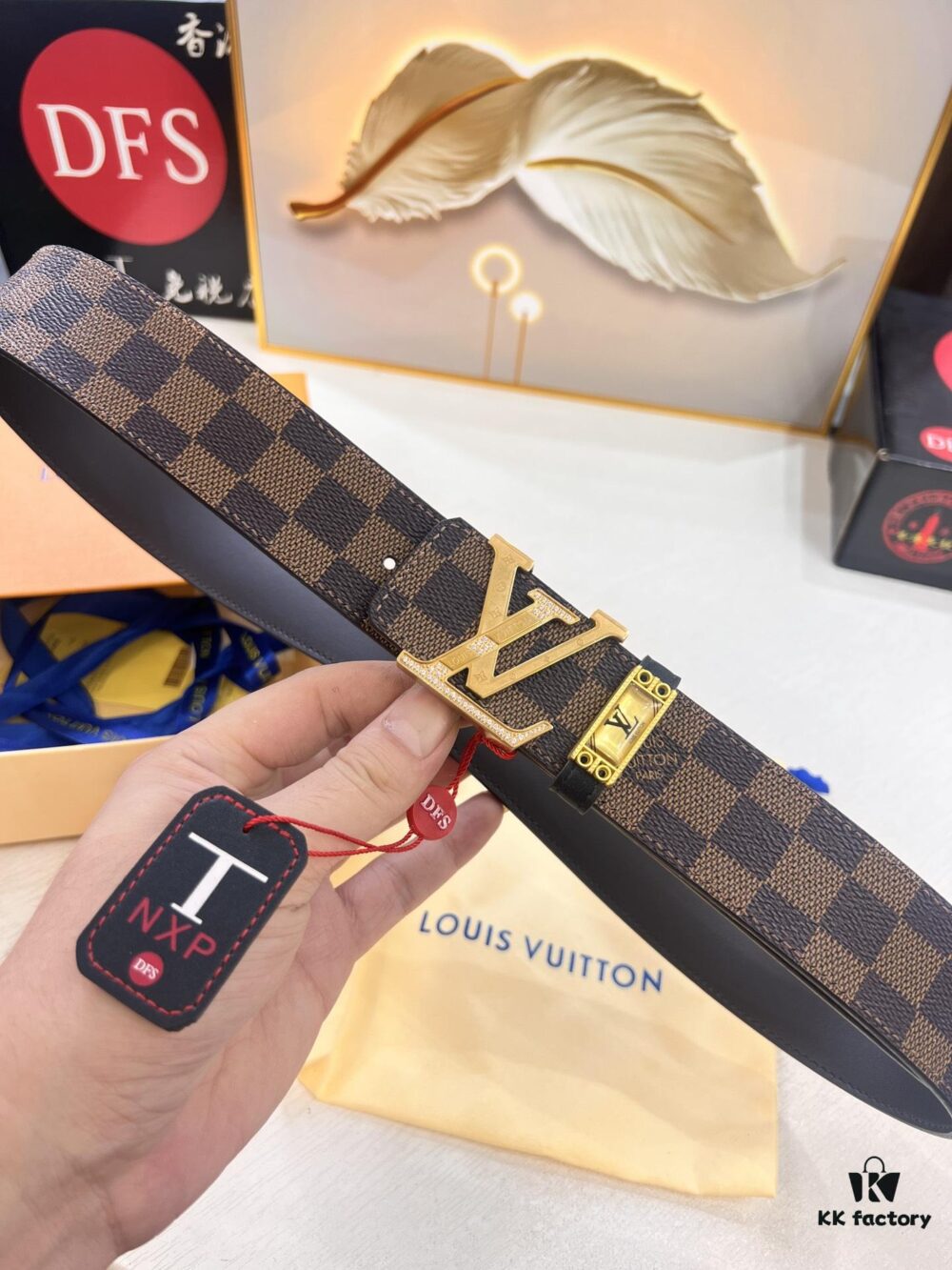 LV Men's Belt, Latest Style, ZP Molded, Matching Classic Checkered Fabric, Genuine Cowhide, Stainless Steel Buckle with Thickened Hardware, 4.0cm Width