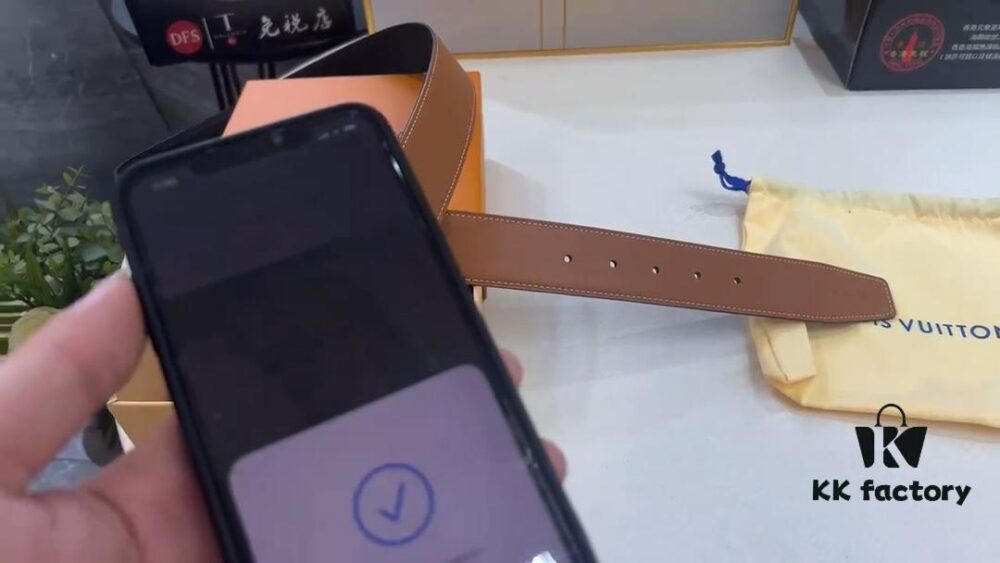 Woven Texture Top-Grade Cowhide, Premium Quality Leather, LV Double-Sided Usage, New Stainless Steel Hardware