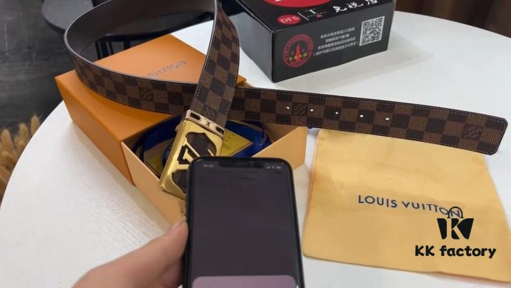 LV New Checkered Leather Belt, Fashion Casual Style with Video Anti-Counterfeiting Sensing Online