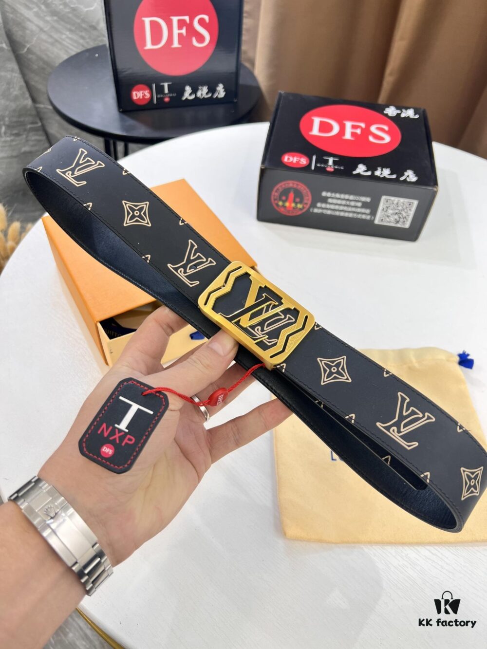 Arrival of Louis Vuitton LV Men's Belt, ZP Molded Design, Imported Genuine Original Print, Full-Grain Calfskin Leather, Precision Lettering Hardware, Reversible Double-Sided Use, 3.8cm Width