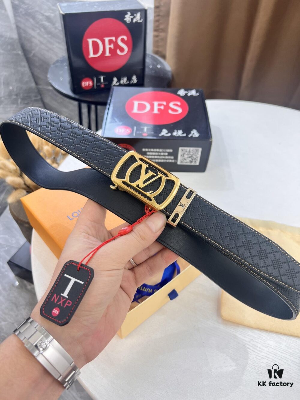 Louis Vuitton Automatic Buckle Belt, Top-Quality Genuine Cowhide with Grid Embossing, 3.5cm Width, Luxury Craftsmanship for Formal Business Wear