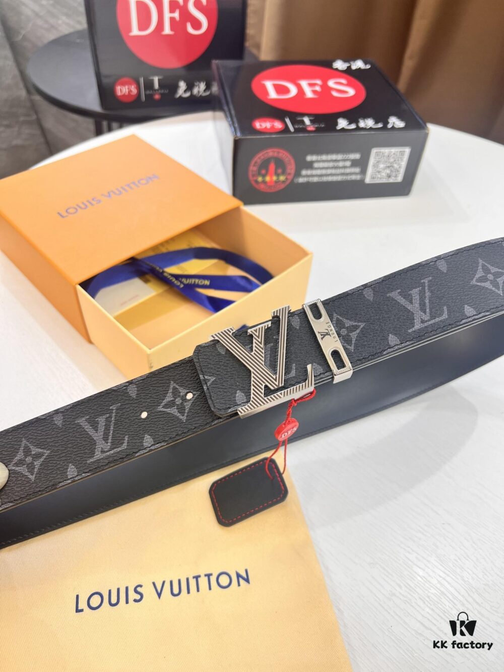 LV Men's Belt, ZP Molded New Style, Synchronized Classic Plaid Fabric, Genuine Cowhide Leather, Heavy-Duty Steel Buckle, 4.0cm Width