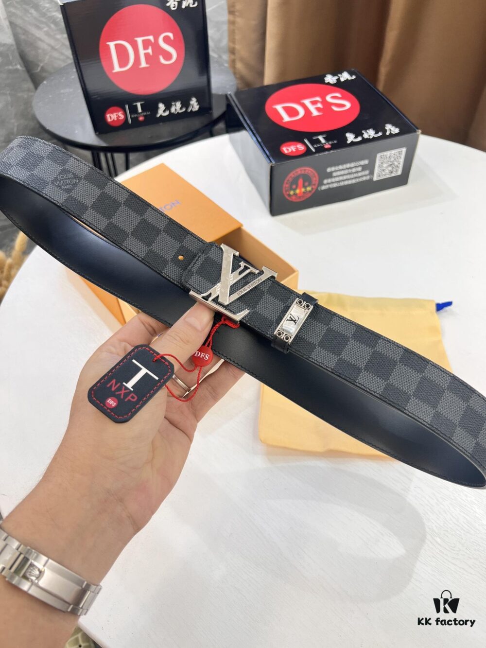 Louis Vuitton LV Belt, New Men's Leather Belt with Monogram Pattern, Imported Fabric, Reversible Design, Diamond-Paved Letters, 3.8cm Width