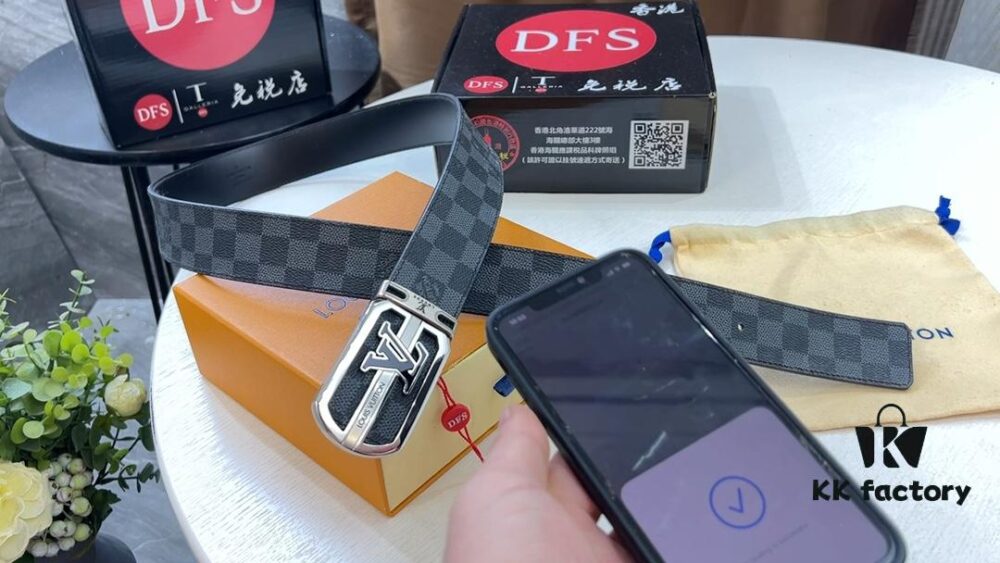 LV New Checkered Leather Belt, Fashion Casual Style with Video Anti-counterfeiting Induction Network