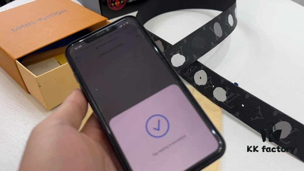 LV New Arrival Belt, Fashion Casual Style, Reversible Design with Video Anti-Counterfeit Authentication