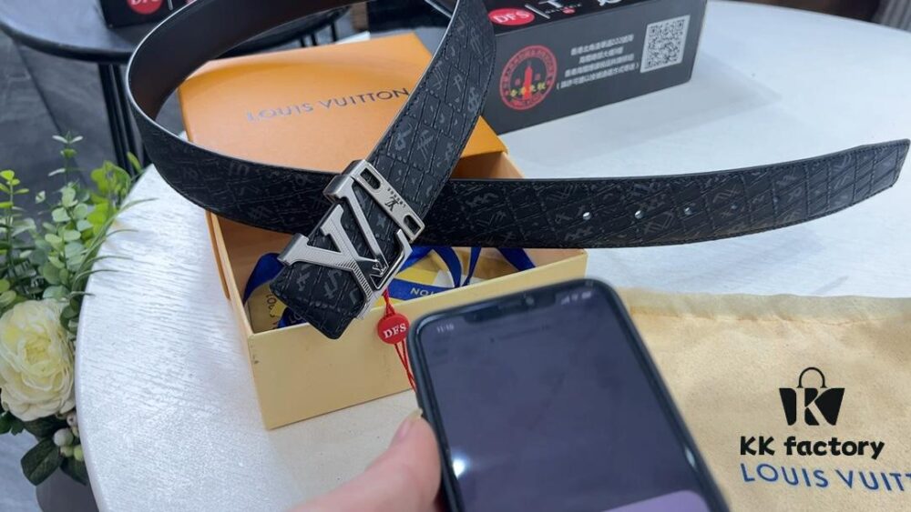 New LV Embossed Cowhide Belt, Genuine Leather with Stainless Steel Hardware, Stylish Casual Design